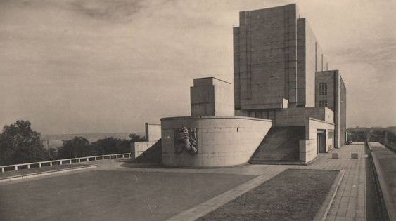 Jan Žižka z Trocnova u Národního památníku na Vítkově